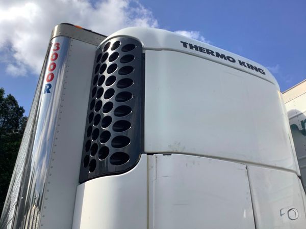 2011 Utility 3000R Reefer Trailer- Thermo King SB-210