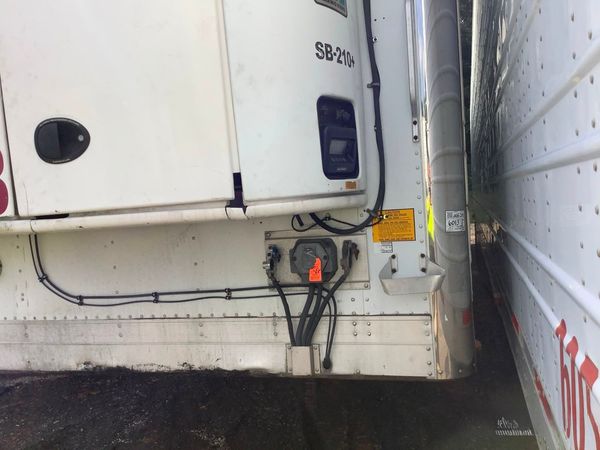 2011 Utility 3000R Reefer Trailer- Thermo King SB-210