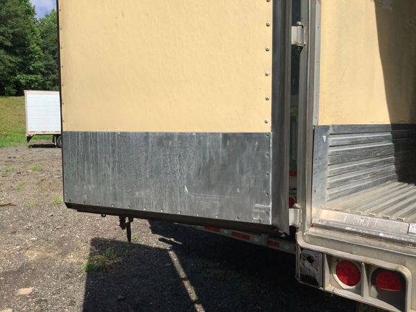 2011 Utility 3000R Reefer Trailer- Thermo King SB-210