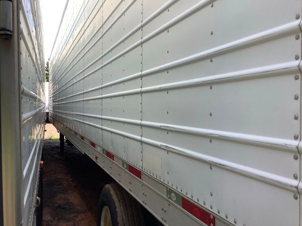 2011 Utility 3000R Reefer Trailer- Thermo King SB-210