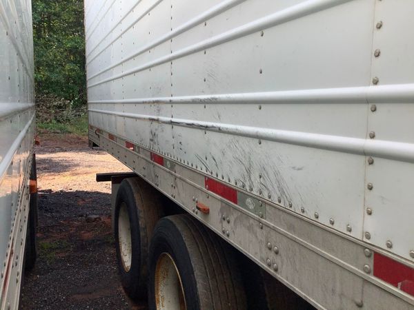 2011 Utility 3000R Reefer Trailer- Thermo King SB-210