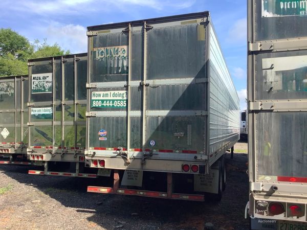 2011 Utility 3000R Reefer Trailer- Thermo King SB-210