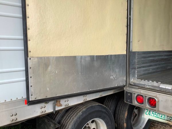 2011 Utility 3000R Reefer Trailer- Thermo King SB-210