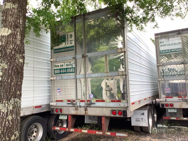 2011 Utility 3000R Reefer Trailer- Thermo King SB-210
