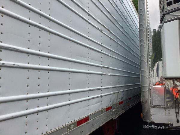 2011 Utility 3000R Reefer Trailer- Thermo King SB-210
