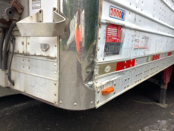 2011 Utility 3000R Reefer Trailer- Thermo King SB-210