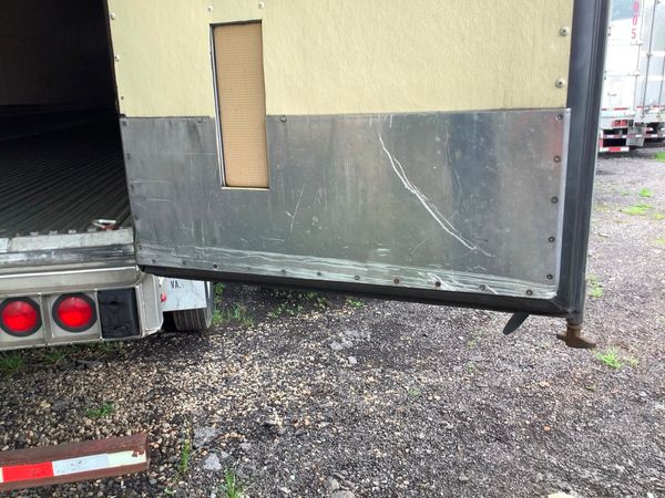 2011 Utility 3000R Reefer Trailer- Thermo King SB-210