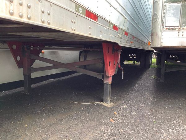 2011 Utility 3000R Reefer Trailer- Thermo King SB-210