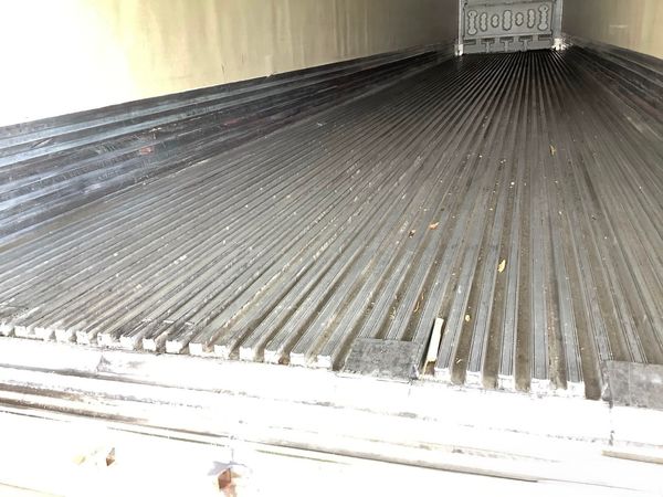 2011 Utility 3000R Reefer Trailer- Thermo King SB-210