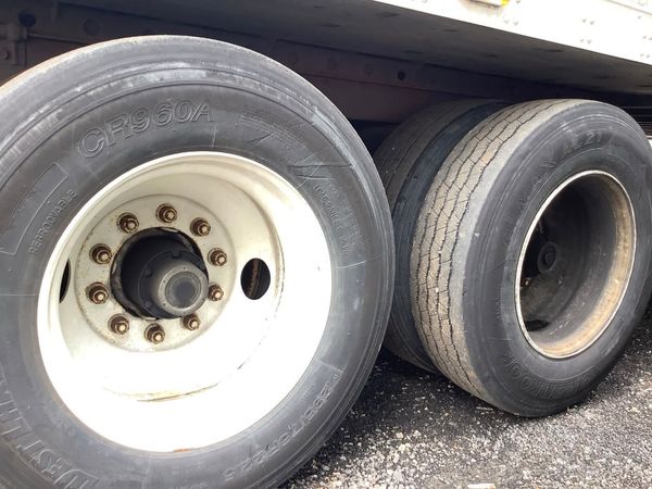 2011 Utility 3000R Reefer Trailer- Thermo King SB-210