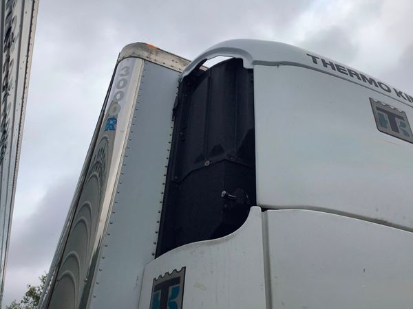 2011 Utility 3000R Reefer Trailer- Thermo King SB-210