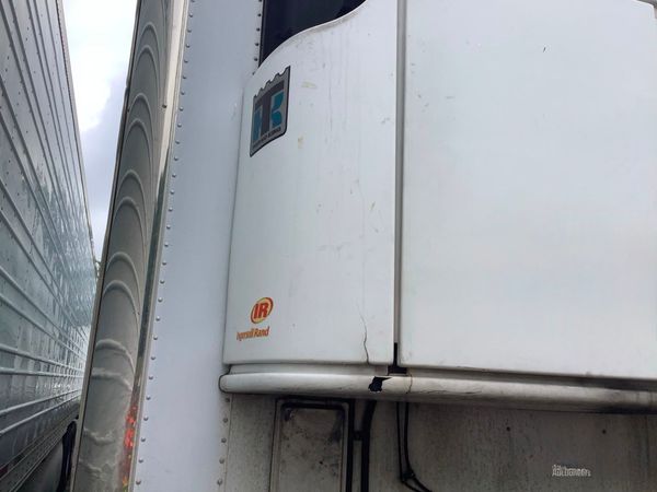 2011 Utility 3000R Reefer Trailer- Thermo King SB-210