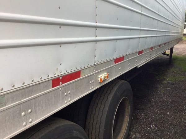 2011 Utility 3000R Reefer Trailer- Thermo King SB-210